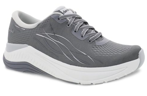 Удобството, което не очаквах: Моето преживяване с обувките Dansko sneakers